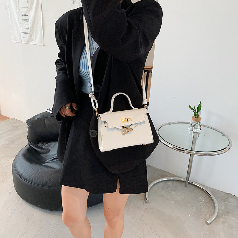 Small bag, women's spring and autumn new style lock handbag, fashionable women's bag, trendy women's shoulder bag, trendy crossbody bag