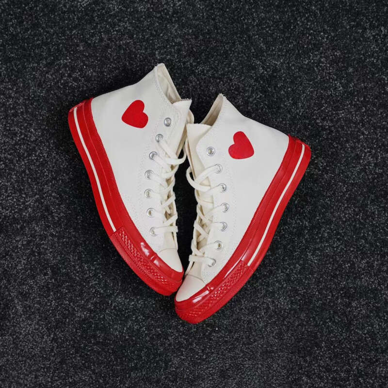 New 1970s Original High and Low Top Couple Play Canvas Shoes Versatile and fashionable