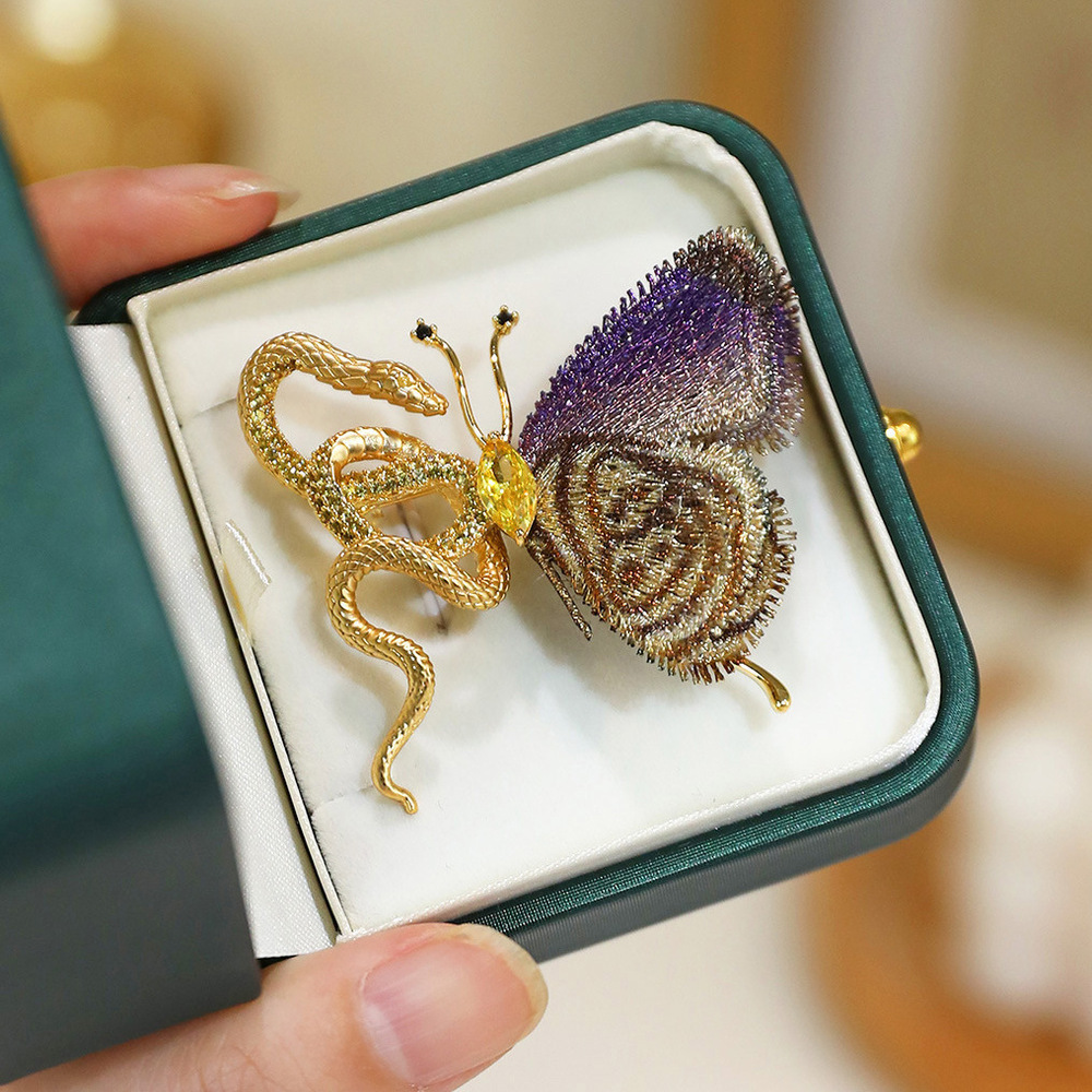 Unique Brooch Vintage Pin Exotic Snake And Butterfly Brooch High-End Elegant Light Luxury High-Grade Sense Of Design Exquisite Pin Accessories