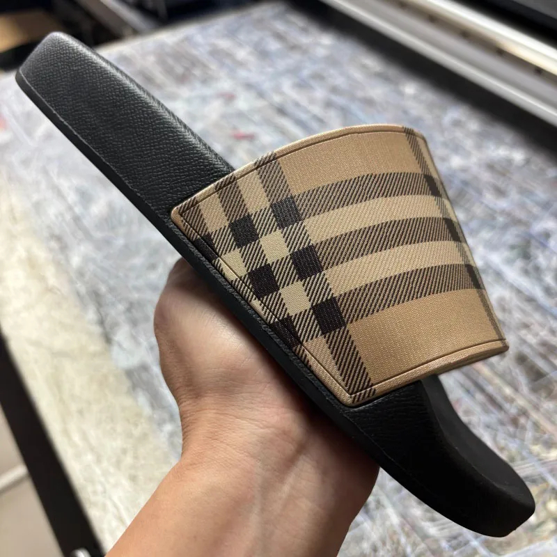 Designer Check Slides Summer Beach Slippers Vintage Printing Tartan Slider Men Women High Quality Luxury Sandals Archive Beige Print Embossed Slide Beach Slippers