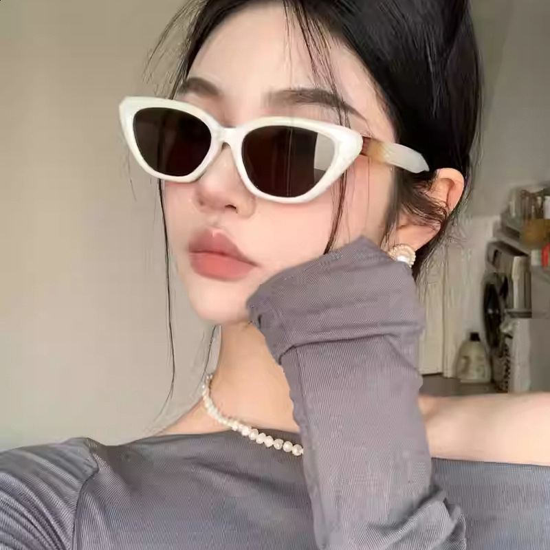 2025 New Sunglasses Trendy GM Cat Eye White Frame Sunglasses for Women Internet Celebrity Hot Girl Street Style Sun Protection Glasses UV Protection 2