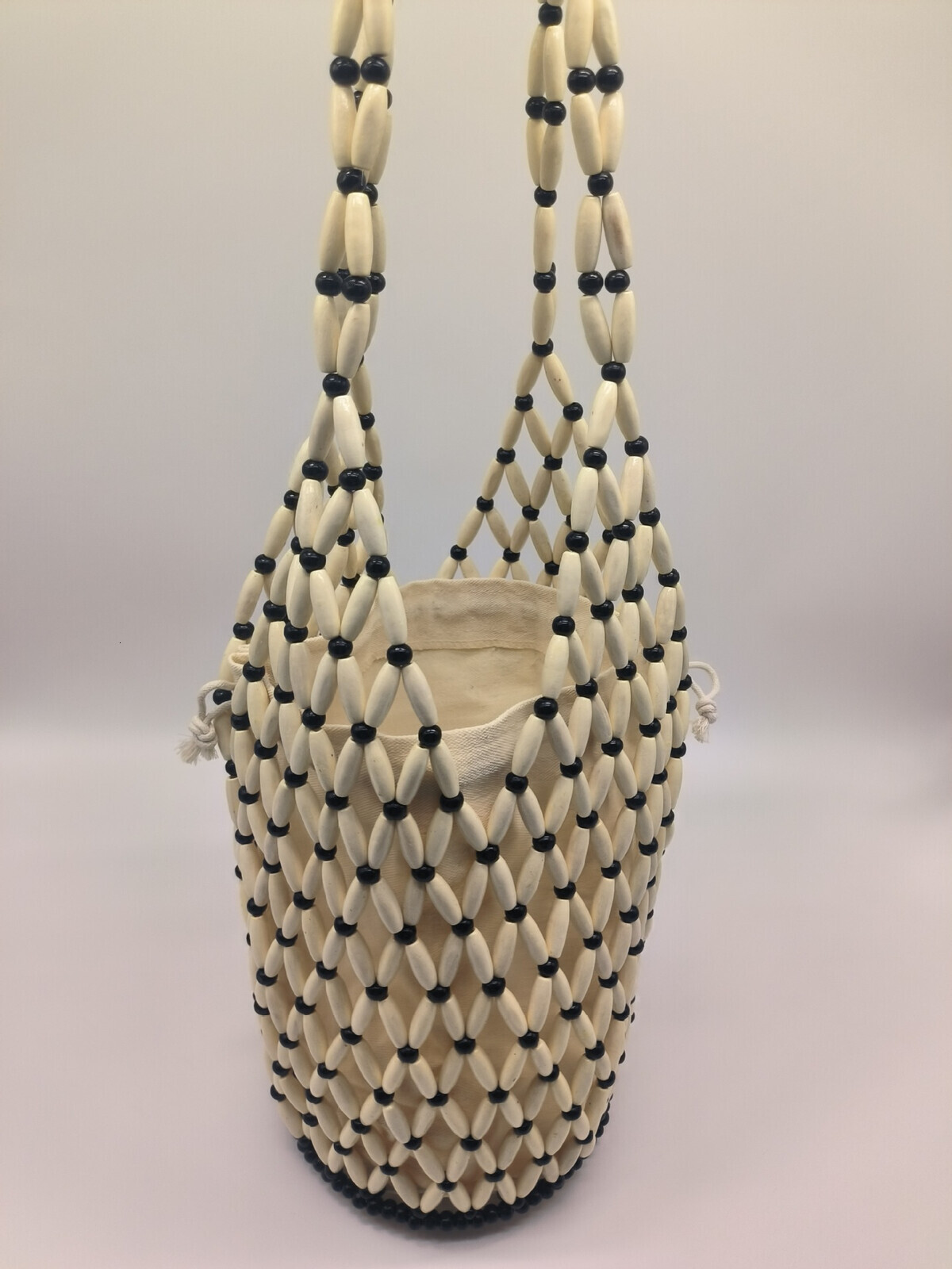 Handmade woven bag for women, cross-border niche design in Europe and America, hollowed out wooden bead bag, hand-held water bucket shoulder bag, mesh