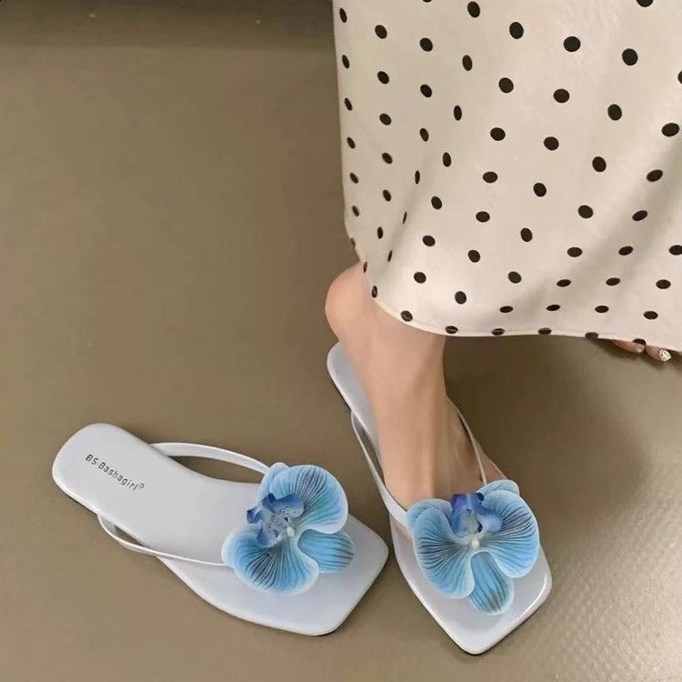 Fairy Style Vacation Beach Flip-Flops for Women Niche Evening Breeze Petal Beach Toe-Post Sandals Open-Toe Flat Slippers 260415