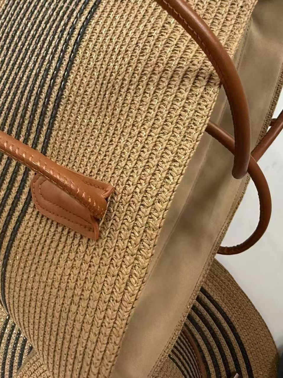 New leather bottom hand woven bag, large capacity grass woven bag, sunshade and sun protection grass hat set, casual vacation style