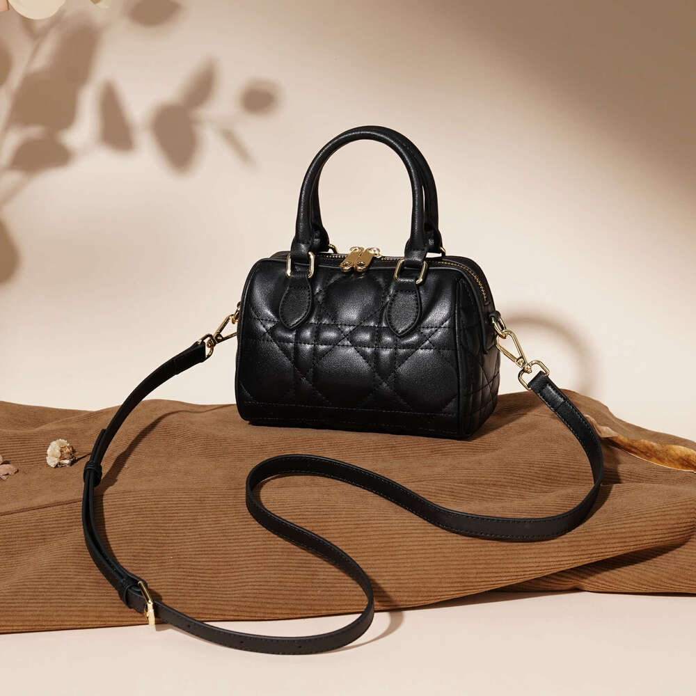 2026 New Genuine Leather Stitched Quilted Bag For Women Luxury High-End Design Top Handle Shoulder Crossbody Handbag SENYY