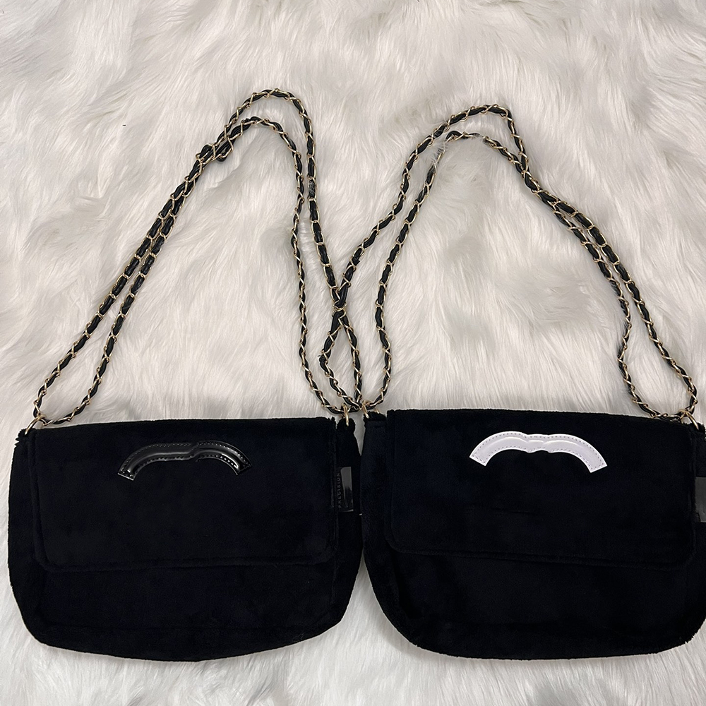 Designer Chain Towel Bag Classic Storage case Flannel Shoulder Tote Bag quilted vintage fur bag makeup Boutique collection