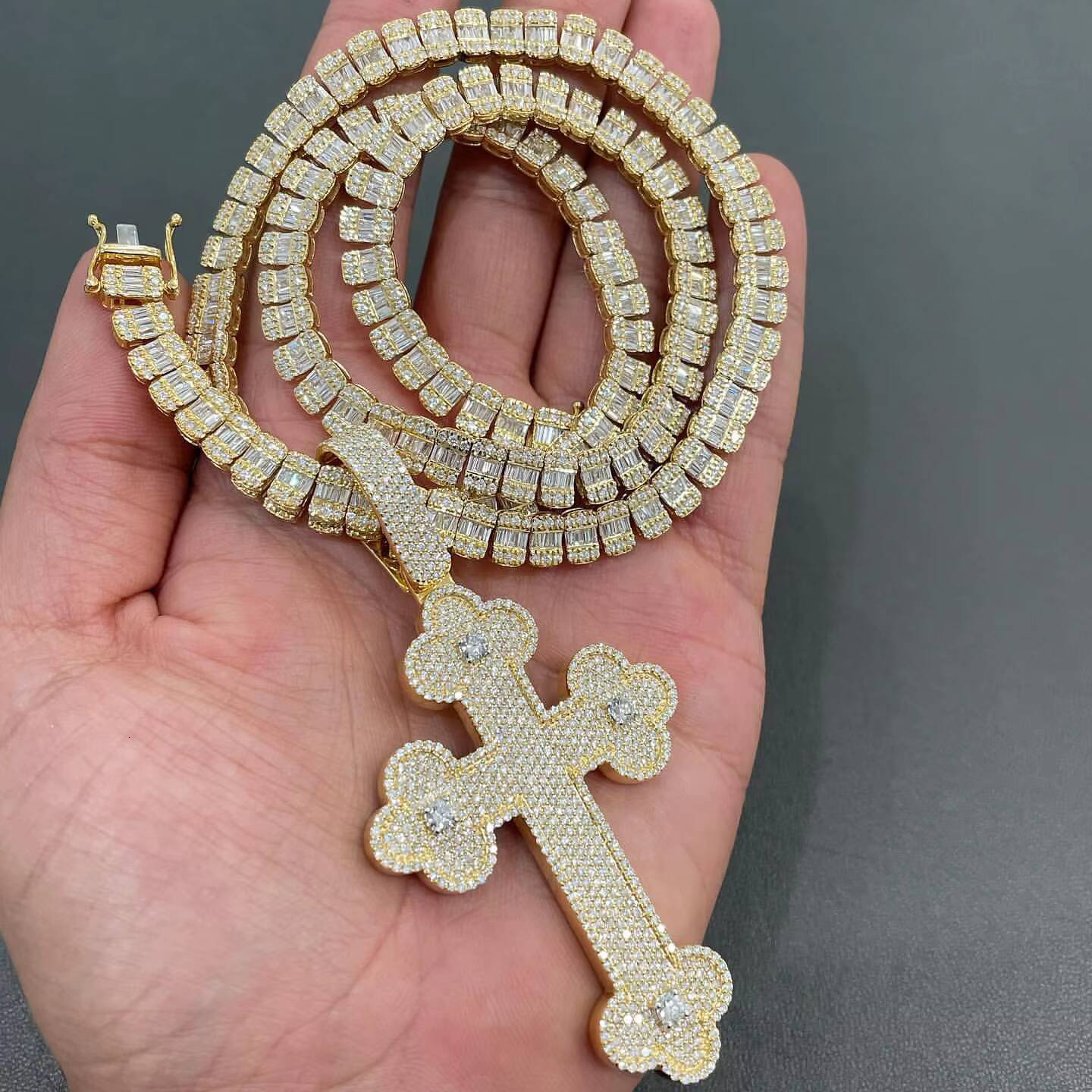 Popular Iced Out Moissanite Jewelry 925 Sterling Silver 11ct VVS Moissanite Cross Man Pendants for Necklace