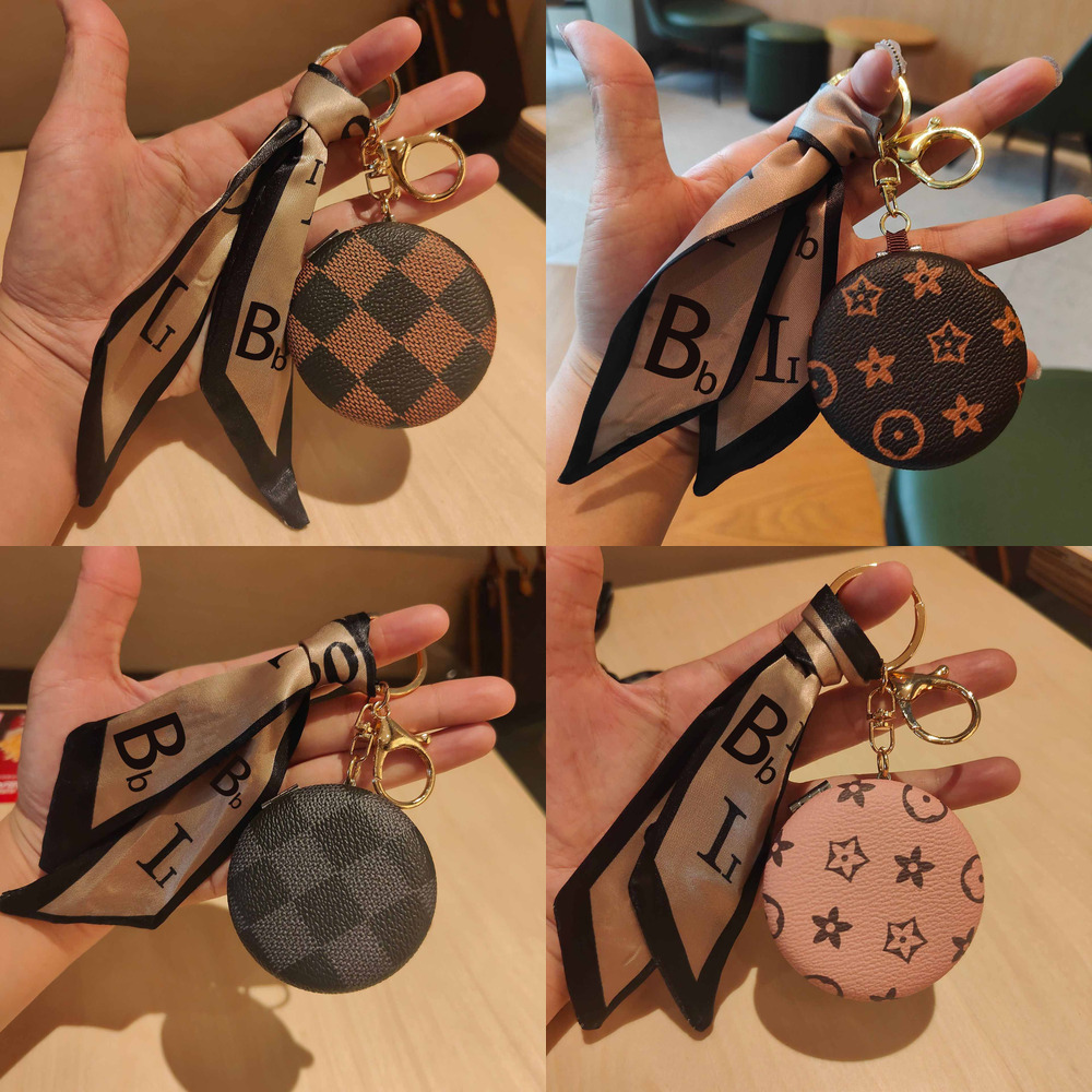 Makeup Mirror Keychain Exquisite Presbyopic Leather Pendant Double-Sided Mirror Bag Light Luxury 2025 New Model