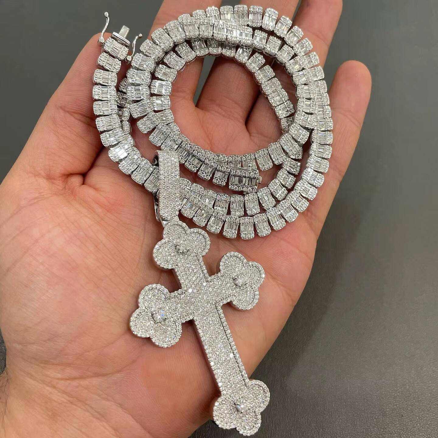 Popular Iced Out Moissanite Jewelry 925 Sterling Silver 11ct VVS Moissanite Cross Man Pendants for Necklace