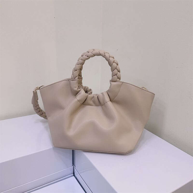 Totebag Shoulder ROSE NOIRE British Vintage Cowhide Pleated Cloud Shoulder Crossbody Bag, Fashionable And Versatile Handbag For Women