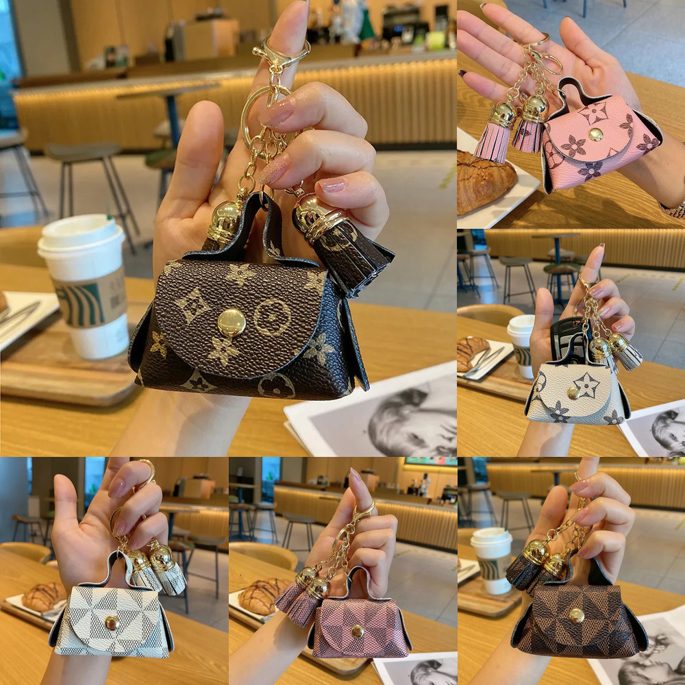 Free shipping designer keychains Cute mini card leather change storage floral pendant keycard keybag