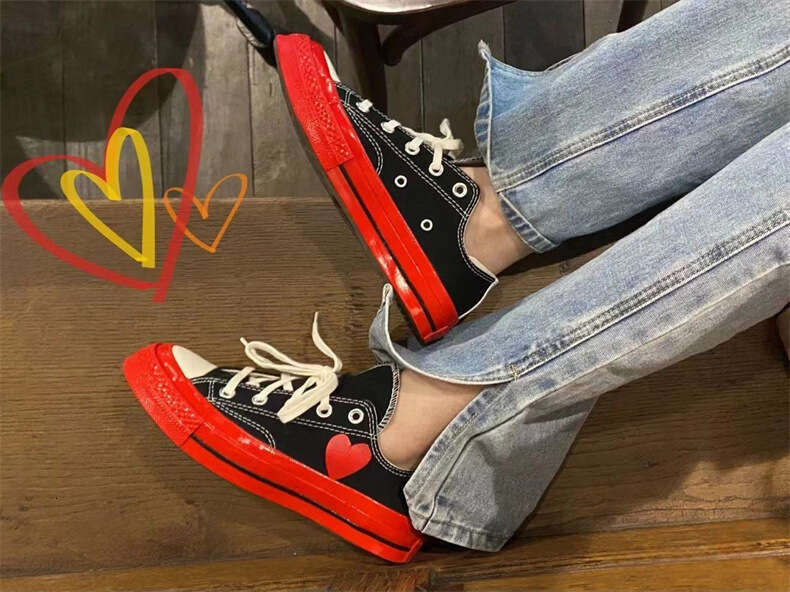 New 1970s Original High and Low Top Couple Play Canvas Shoes Versatile and fashionable
