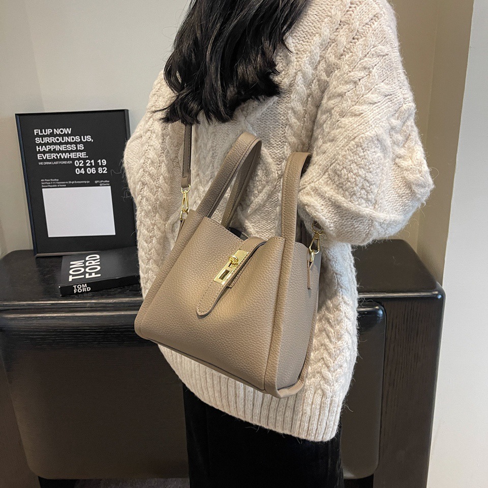 New Vintage Fashion Bucket For Women, Autumn And Winter, High-End Niche Crossbody Bag