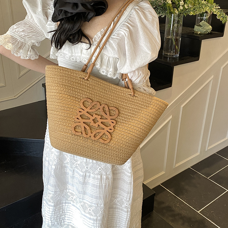 French woven bag for women 2026 new summer beach vacation beach bag, large capacity tote bag, vegetable basket bag
