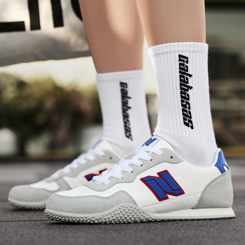 Free shipping Men comfortable and trendy soft soled sports and leisure shoes men thick soled height increasing Flexible