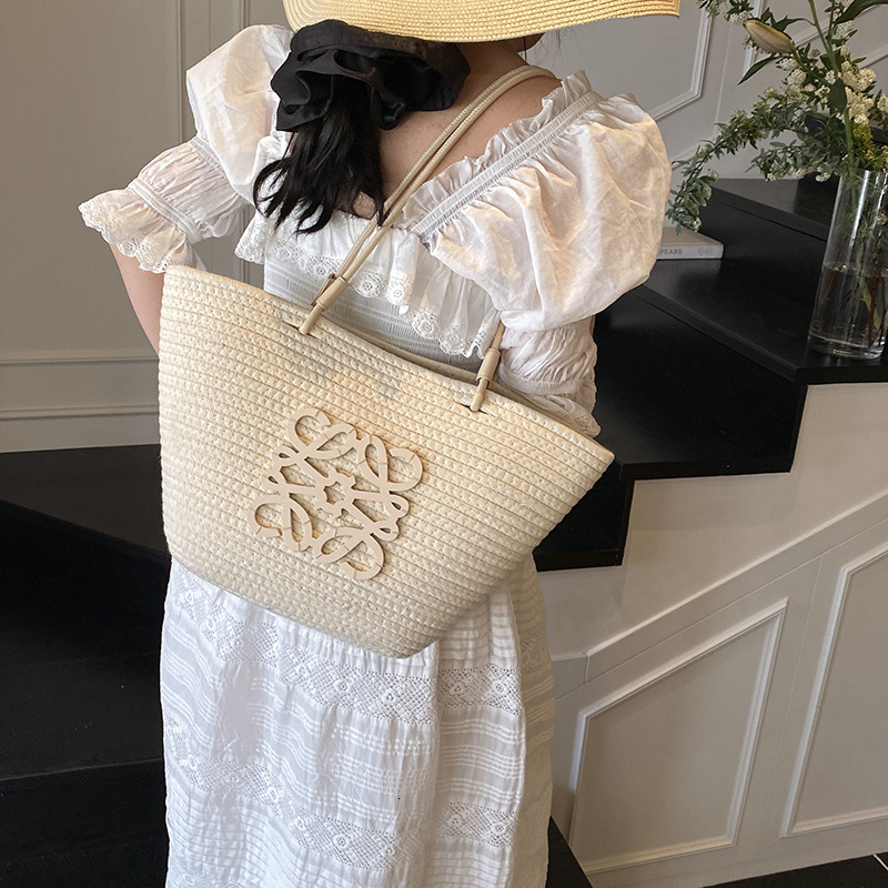 French woven bag for women 2026 new summer beach vacation beach bag, large capacity tote bag, vegetable basket bag