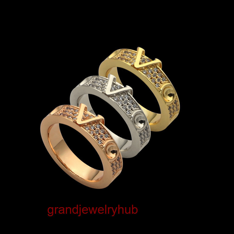 designer ring lousi lvness Louise lvs rings Gold-plated jewelry V-shaped groove round stud ring with full diamond inlay couples gold-plated diamond ring