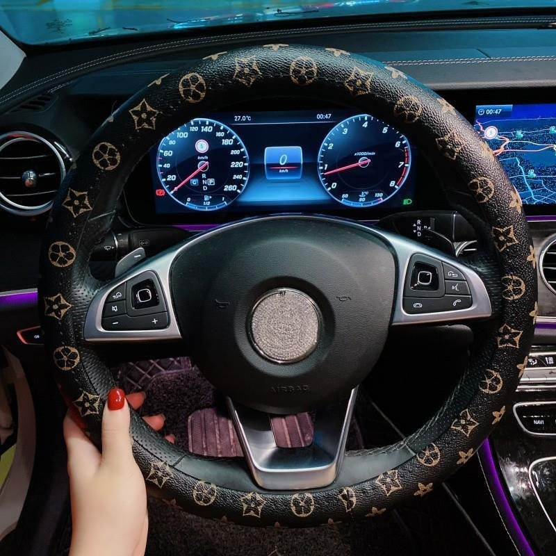 Luxury Monogram Leather Car Steering Wheel Cover, Universal Fit, Non-Slip Anti-Skid Grip, Stylish Auto Interior Decoration & Protective Accessories Fo