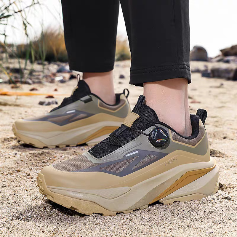 Free shipping Men comfortable and trendy soft soled sports and leisure shoes men thick soled height increasing User-friendly