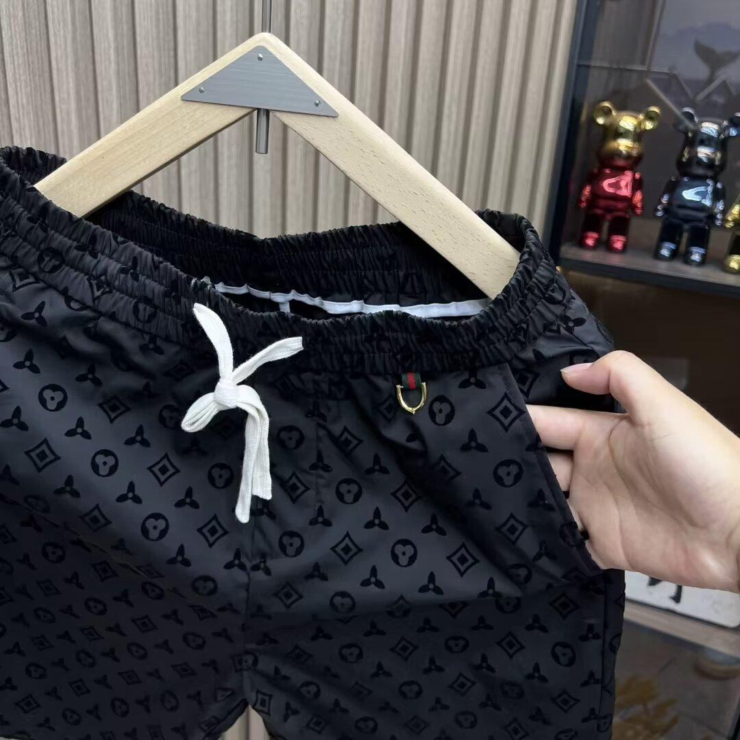 2026 Summer New Designer Luxury Brand Men's Casual Shorts Quick Drying Fashionable Breathable Straight Leg Beach Shorts Wholesale