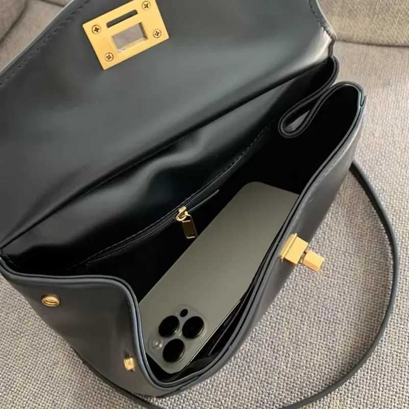 JW PEI Wen Handbag Gold Exture Light Large Capacity 2025 Autumn Winter Daily muting Essential Bag C260415