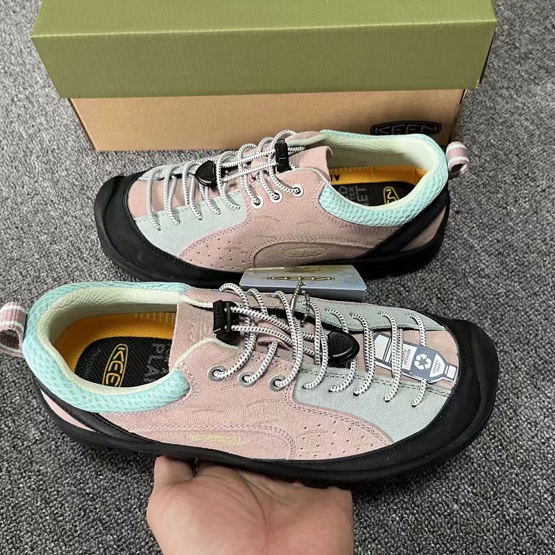 Free shipping keenshoes Men comfortable and trendy soft soled sports and leisure shoes men thick soled height Merit black plain