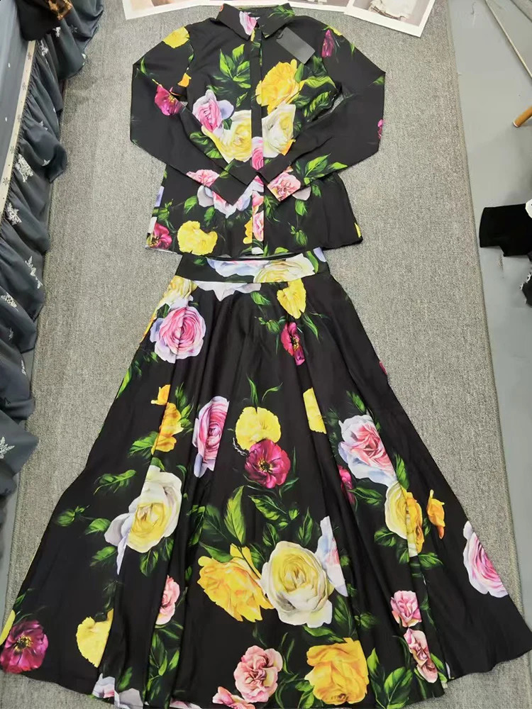 Printed lapel singlebreasted longsleeved shirt spring twopiece suithigh waist and big skirt fashion womens suit 260415