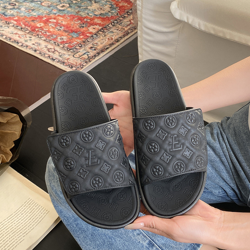 Trendy Slippers Men And Women For Summer Outdoor Wear, Fashionable Thick-Soled Platform Soft-Soled Embossed Sandals, Beach Slide Sandals