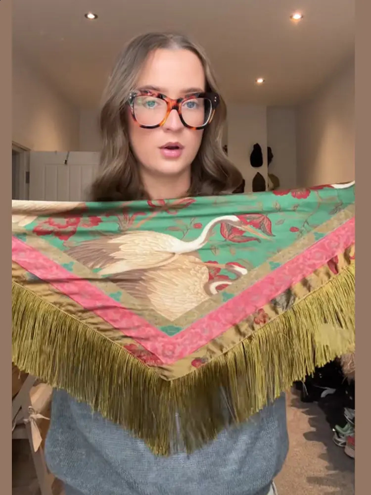 Satin Print Tassel Square Scarf Women Paneled Lightweight Vintage Bandana 2026 Women Casual Commute All-match Chic Accessory 260415