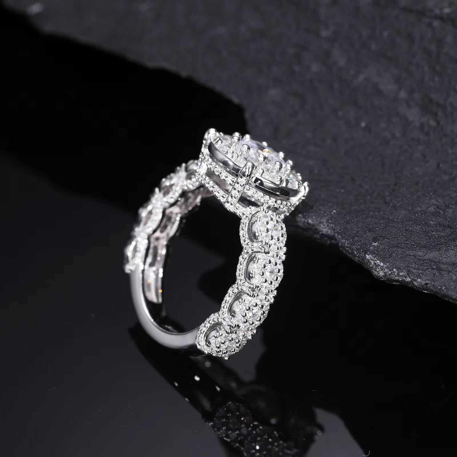 Luxury Wedding Jewelry White Gold 925 Sterling Silver VVS Moissanite Diamond Iced Out Halo Engagement Ring for Women