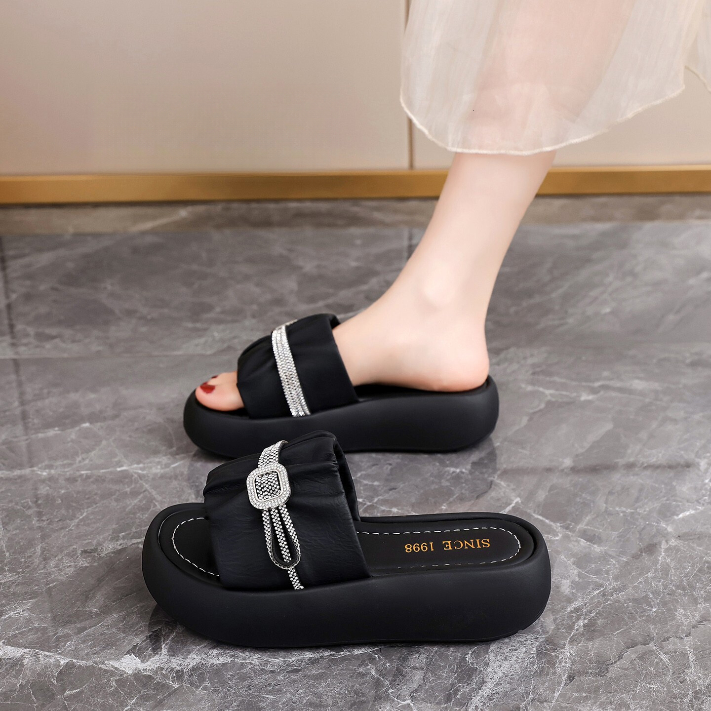 Platform Height Increasing Super Popular Women's Summer Outdoor High-End Sandals 2025 New Beach Slippers One-Strap Slides ddmythur