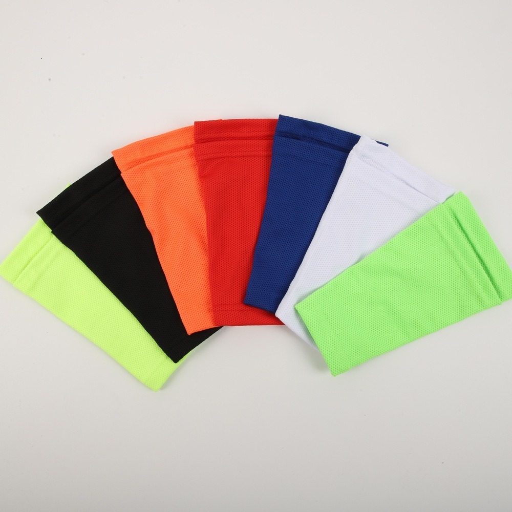 Football goalkeeper gloves latex shin guards anti-slip set goalkeeper gloves with finger protection thickened childrens goalkeeper gloves230804