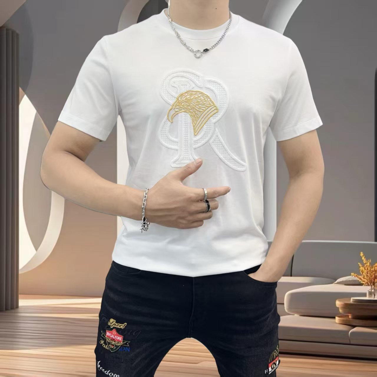 Summer Embroidery Hot Stamping Designer T-shirt Luxury Slim Fit Round Neck Short Sleeved Top Color Outdoor Sports Casual Basic Base Shirt Business Men