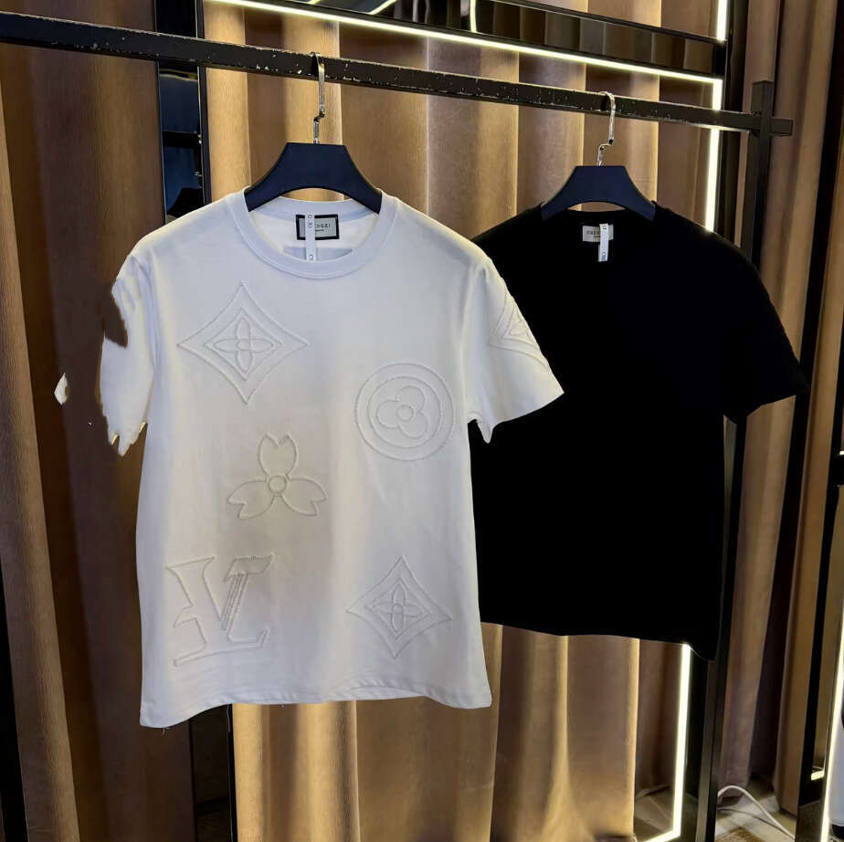 Men 2026 Summer Trend Fashion Light Luxury Short New Casual Half Sleeve T-Shirt Men's Slim Fit Versatile Round Neck Top