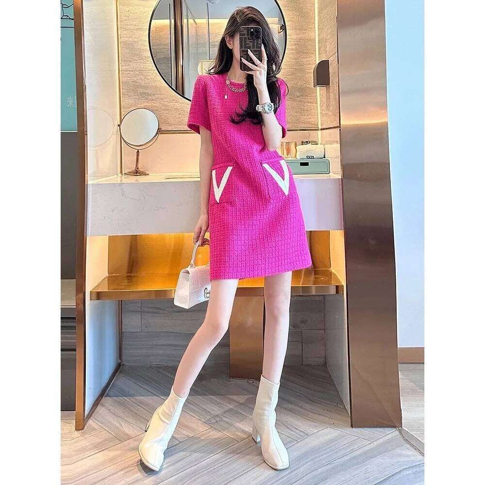 Summer New Women's Tweed Dress Round Neck Straight Slim Fit Pink Elegant Chic Party Dress Sweet Fashion Casual Office Lady Dress MAKOUFEI