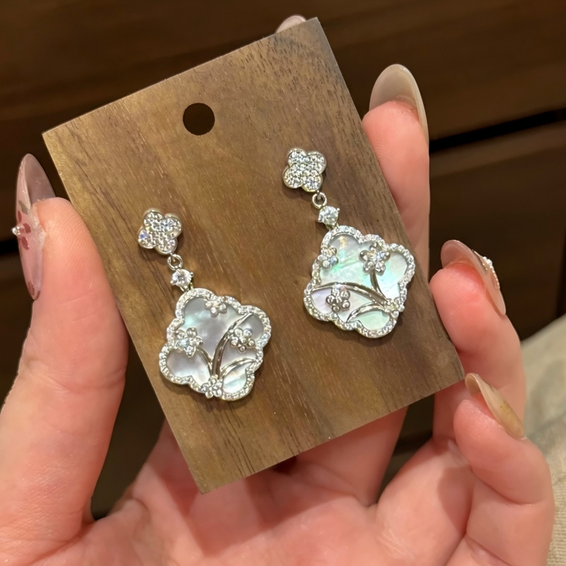 Silver needle zircon clover flower mother-of-pearl pendant earring necklace set, fashionable, exquisite, light luxury, high-end jewelry - view 4
