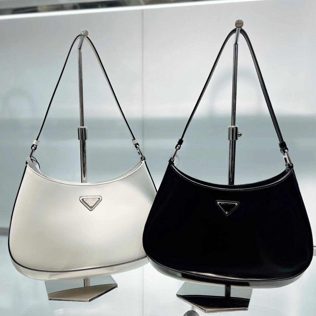 Cleo Shoulder Designer Armpit Fashion Women Luxury Handbags Solid Color Silver Hardware Genuine High Quality Crossbody Bag White Patent Leather