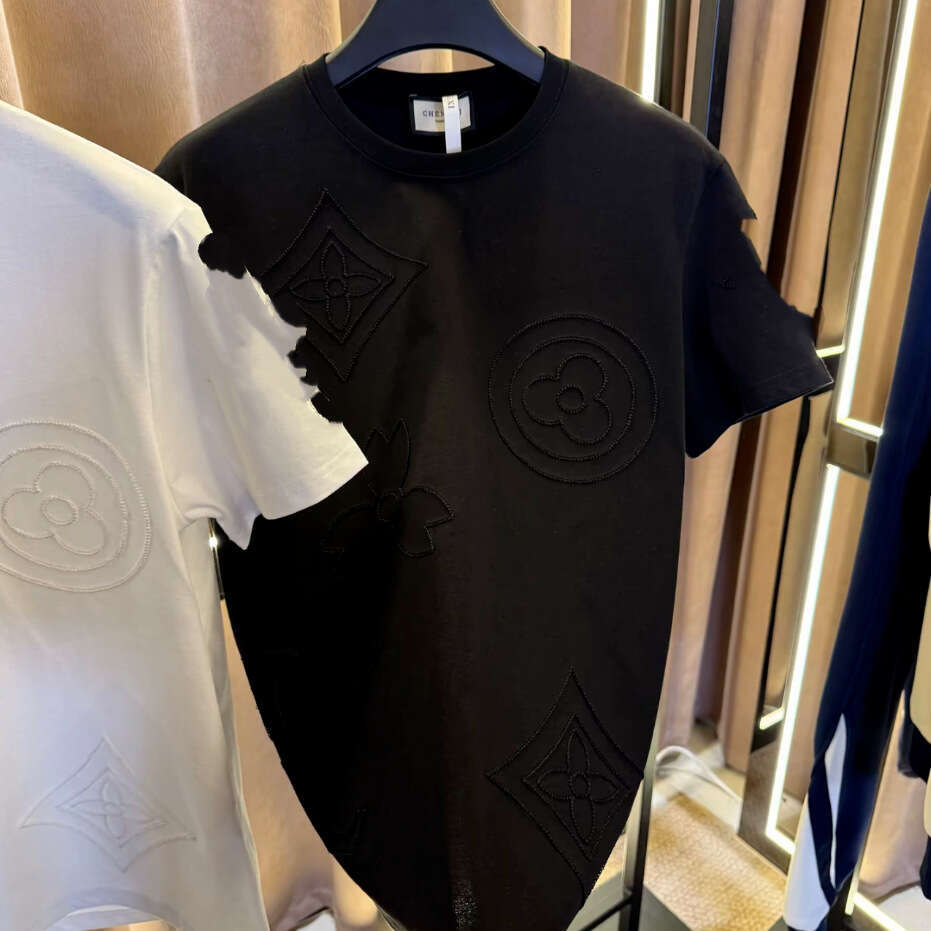 Men 2026 Summer Trend Fashion Light Luxury Short New Casual Half Sleeve T-Shirt Men's Slim Fit Versatile Round Neck Top