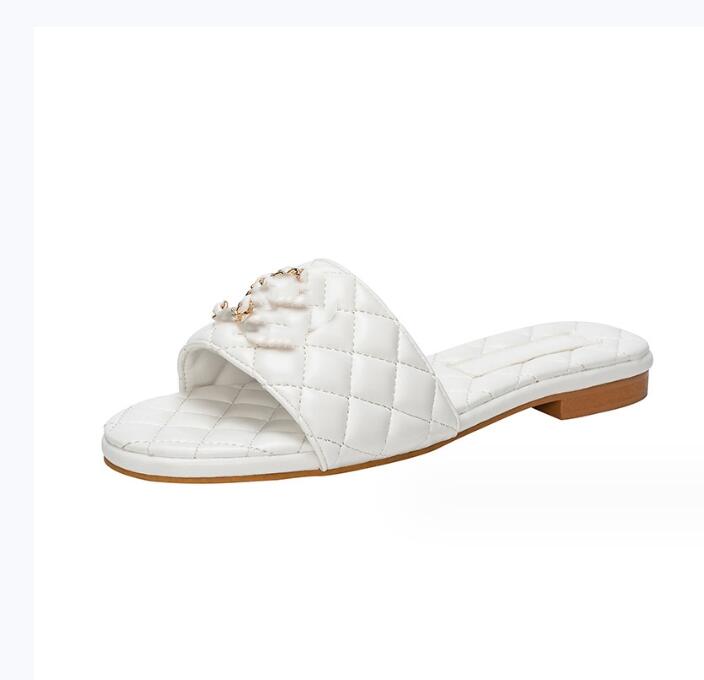 2026 New Model Paris Fashion Flat Sandals Elegant and Casual Home and Vacation Wear High quality Leather Sole Multi purpose Soft Leather LOGO Letter Buckle Slippers