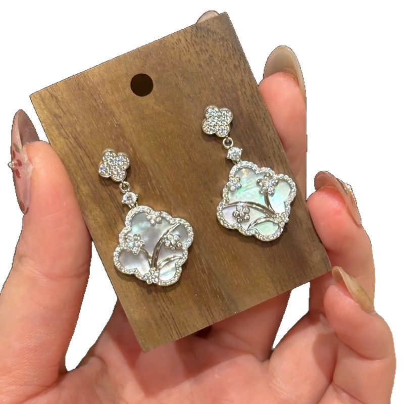 Silver needle zircon clover flower mother-of-pearl pendant earring necklace set, fashionable, exquisite, light luxury, high-end jewelry - view 8
