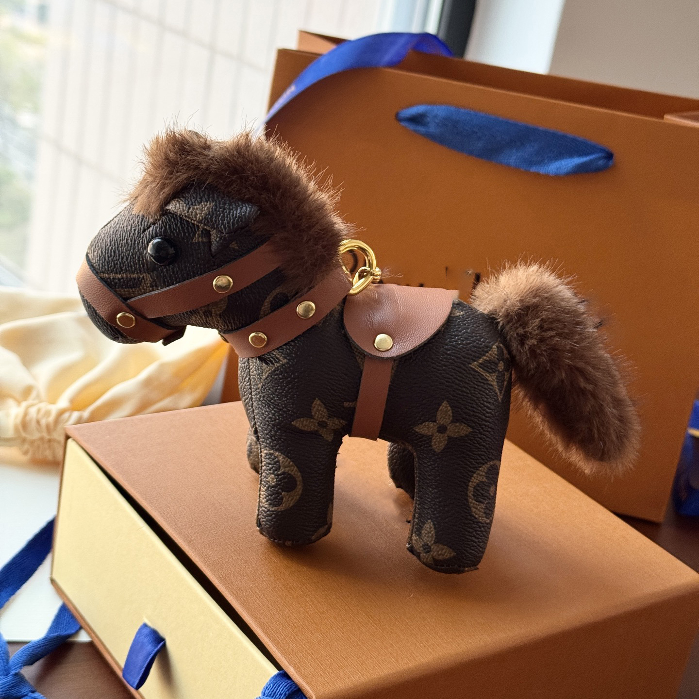 Top Designer louisvittuon Keychain Pony Keychain Old Flower Leather Keychain Bag Charm Pendant Keychain Luxury High Quality Fashion Men Women Keychain