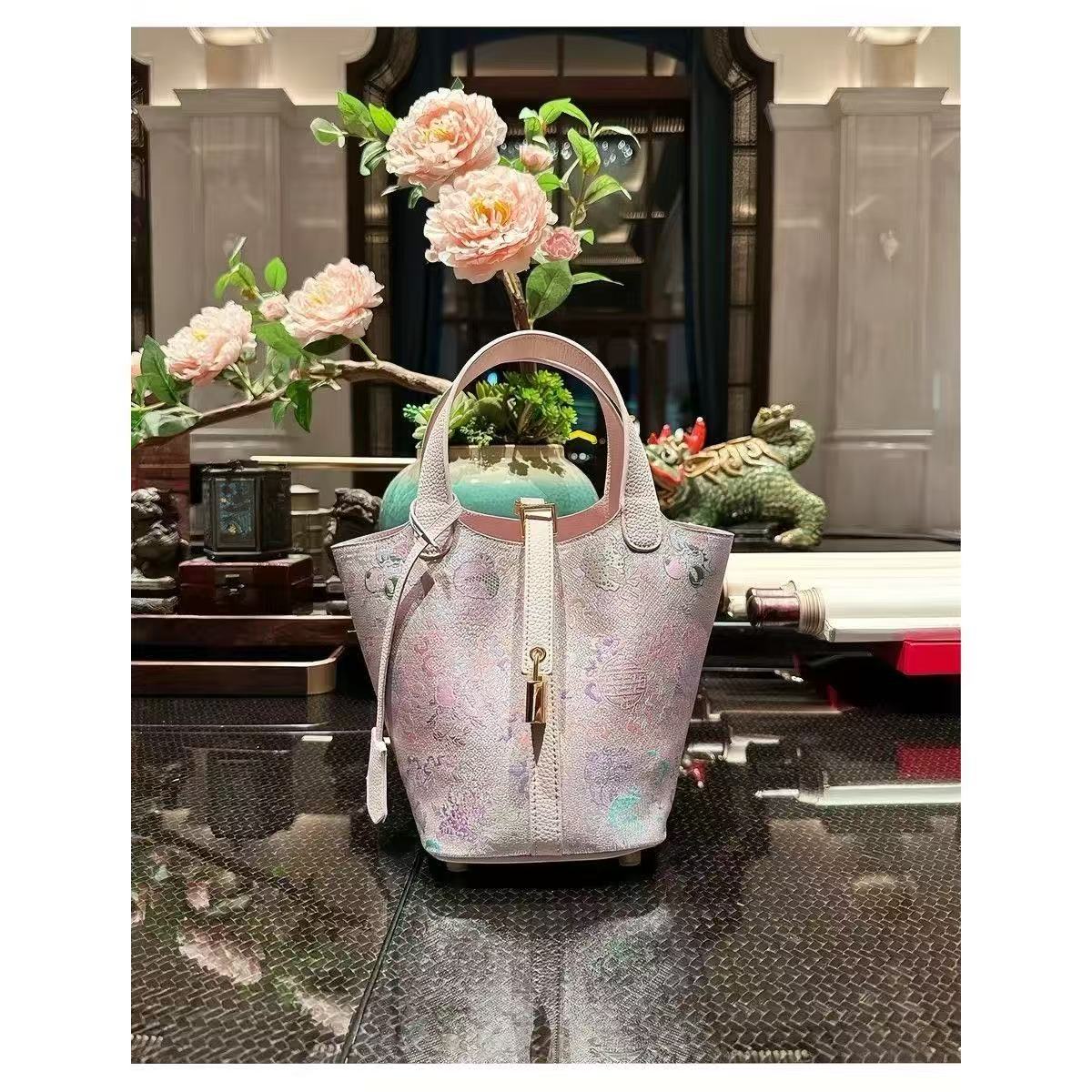 Designer Bag Fully Hand-Sewn Genuine Mini 18Cm Bucket Avocado Green Ostrich Leather High Version Mommy Bag
