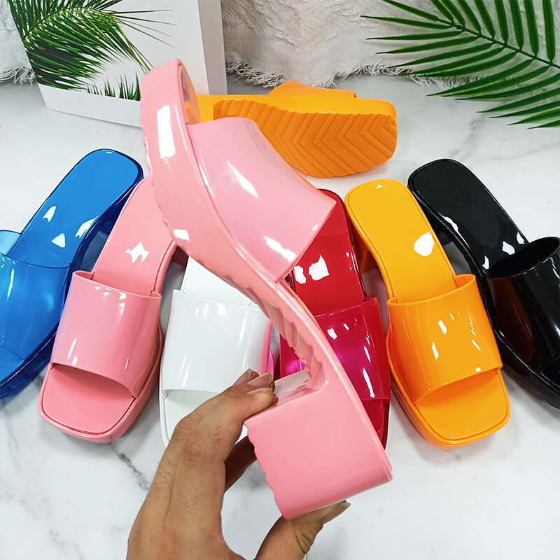 2026 Summer Free Shipping Trendy Outdoor Home Sandals Fashion Beach Flat Bottom Versatile Slippers for Women