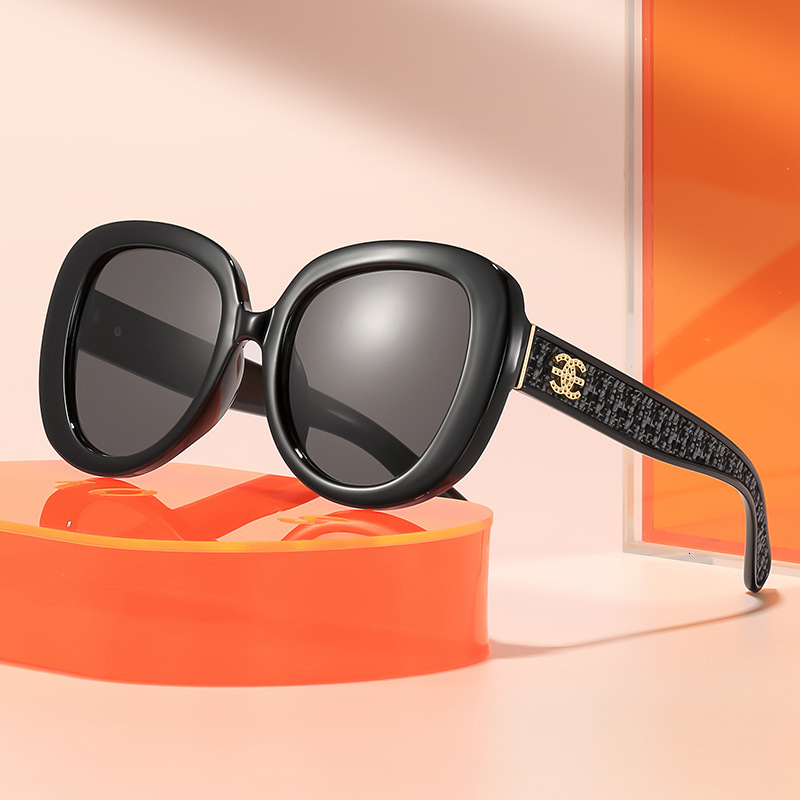 Designer Eyewear 2026 New Design Women's Luxury Sunglasses UV Protection Retro Style Outdoor Sunscreen Fashionable Combinations