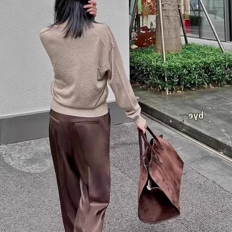 Women's tote bag 2026 new spring-summer high-end niche design large-capacity commuter retro suede handbag