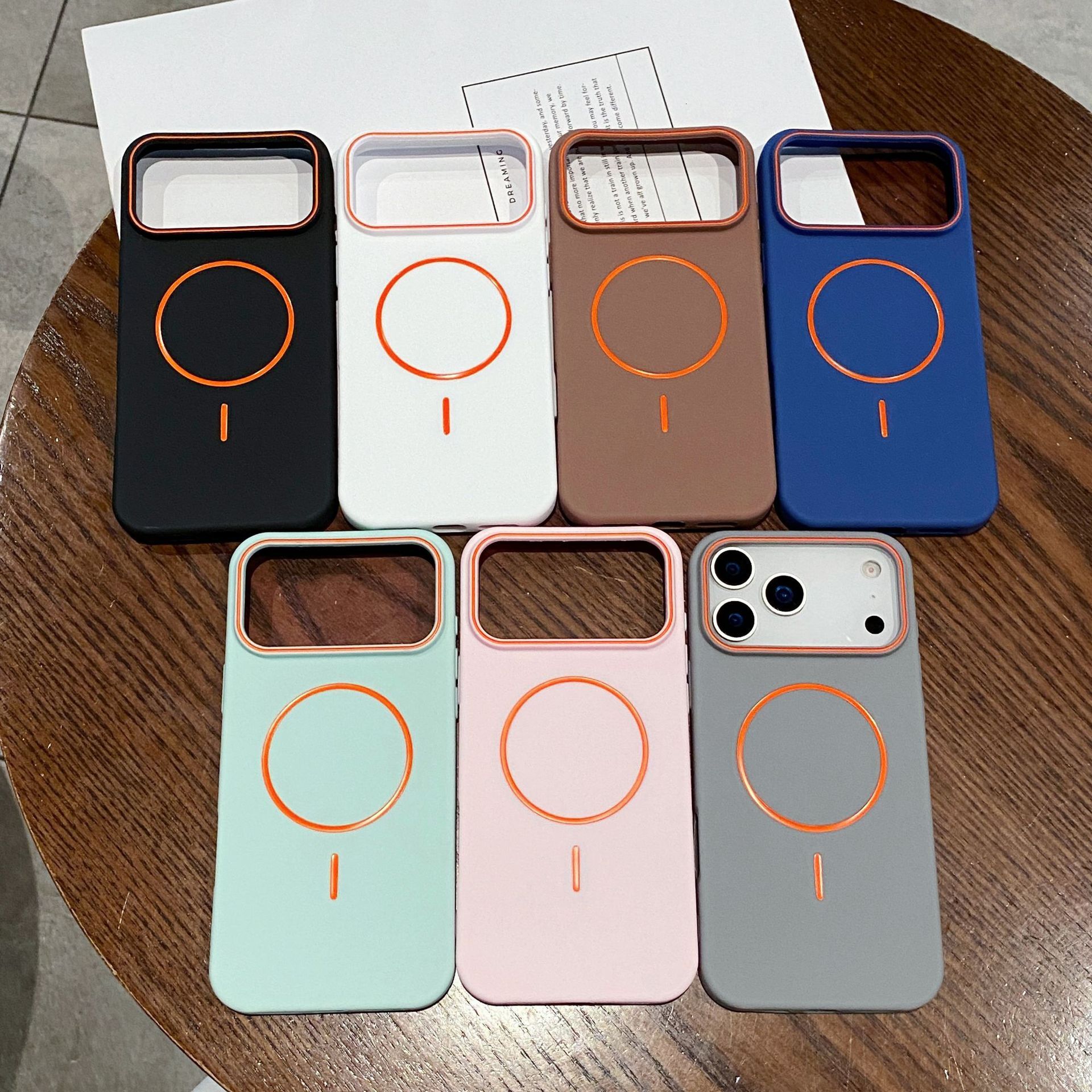 Suitable for 17Promax Matte Skin Feel Strong Magnetic Phone Case iPhone16Pro Fine Circle TPU Anti-fall Anti-slip Protection