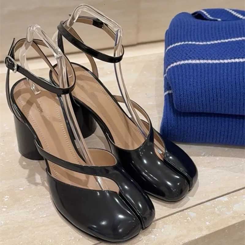 New Fashion Patent Leather Cross Strap Tabi Women Sandals Summer Slingbacks Split toe Thick High heels Chunky Shoes Sandals X260417