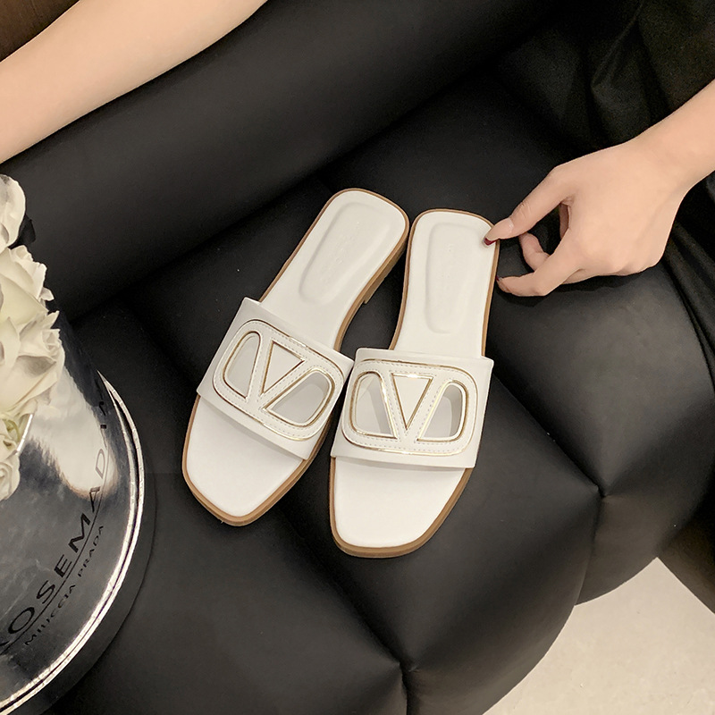 Longweicheng 2026 Summer New Style Casual Fashion Designer Slippers Trendy Ventilate Anti slip Flat Beach Shoes for Women