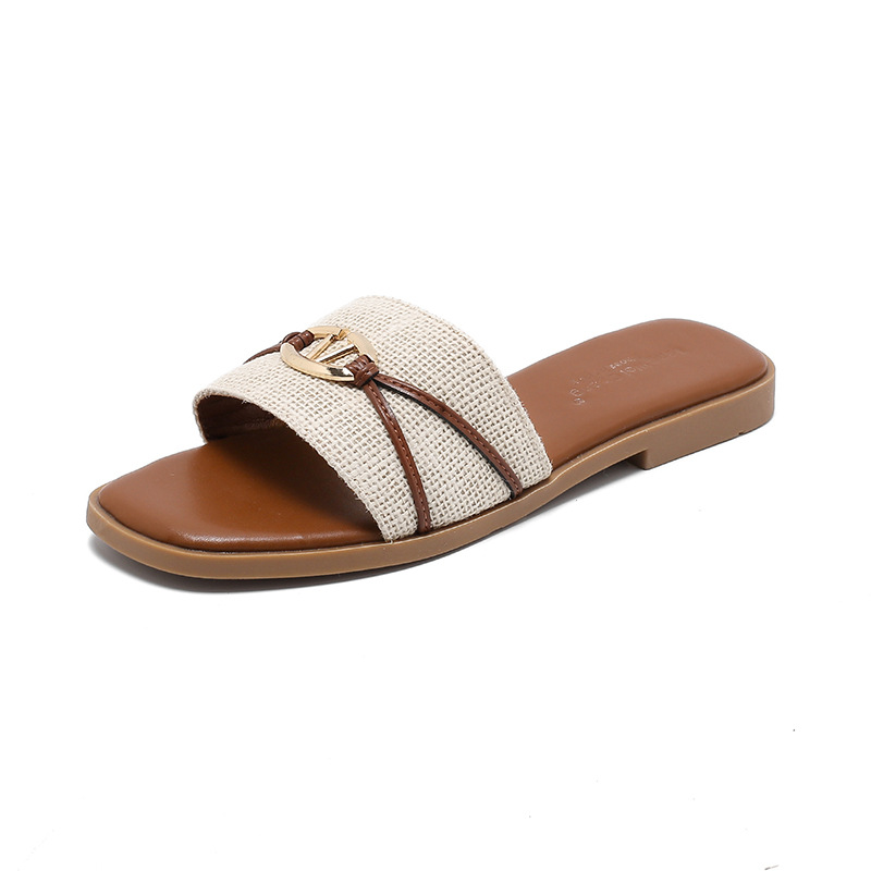 Longweicheng 2026 summer new fashionable and versatile designer slippers outdoor breathable and comfortable flat beach shoes for women