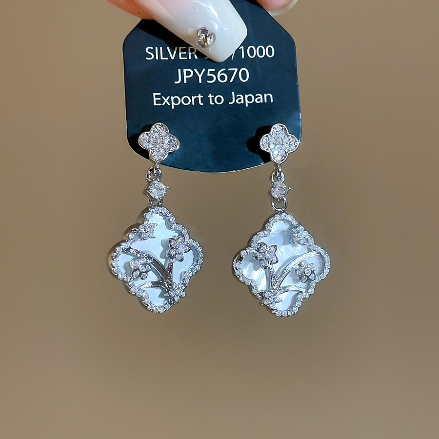 Natural White Mother of Pearl Necklace & Earrings Set Traditional Elegant Collar Style with Versatile Light Luxury Design - view 4